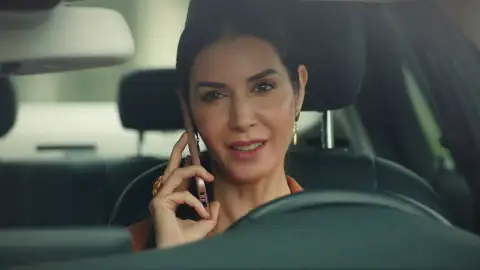 Suzan se cita con Akif en un hotel y se lo comunica a Nebahat Suzan se cita con Akif en un hotel y se lo comunica a Nebahat