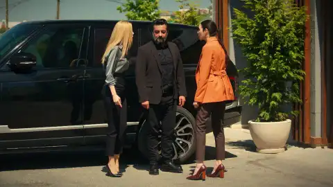 Duro enfrentamiento entre Suzan y Nebahat Duro enfrentamiento entre Suzan y Nebahat