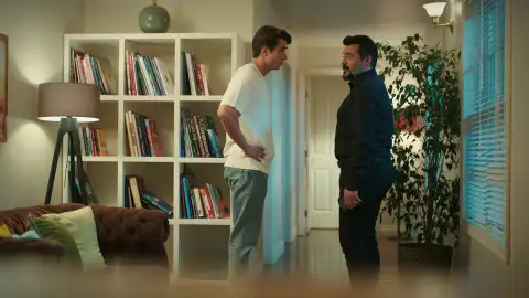 Un mensaje pone en jaque a Akif: alguien muy cercano podría estar detrás Un mensaje pone en jaque a Akif: alguien muy cercano podría estar detrás