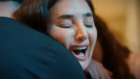 Sengül y sus hijos reciben una mala noticia: ¡Orhan se ha quedado inválido! Sengül y sus hijos reciben una mala noticia: ¡Orhan se ha quedado inválido!