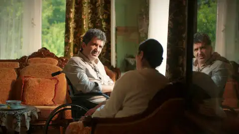 Sengül se vuelca en su marido tras recibir el alta hospitalaria Sengül se vuelca en su marido tras recibir el alta hospitalaria