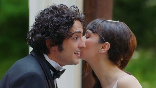 azli y Al&iacute; sellan su amor con una boda inolvidable, un hijo en camino y el legado de Adil perdura: as&iacute; es el emotivo desenlace de Doctor Al&iacute;