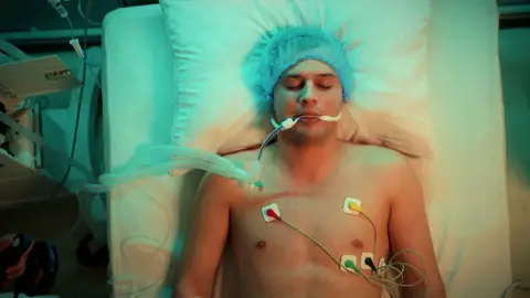 Oğulcan sufre un paro cardiaco y logran reanimarlo Oğulcan sufre un paro cardiaco y logran reanimarlo