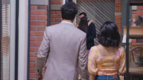 Violeta besa a Rogelio Eternamente amándonos