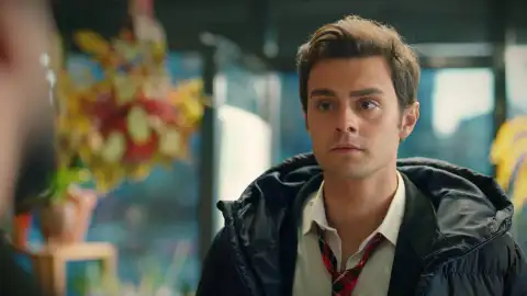 ¡Un testigo lo vio todo!: ¿Le contará a Ömer toda la verdad sobre el accidente? ¡Un testigo lo vio todo!: ¿Le contará a Ömer toda la verdad sobre el accidente?