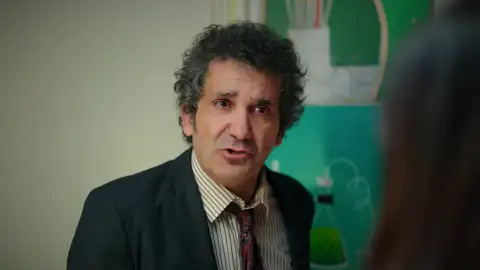 Orhan sorprende a Sengül hablando con Akif: "Ya no quiero saber nada de quien aceptó dinero manchado con la sangre de Kadir” Orhan sorprende a Sengül hablando con Akif: "Ya no quiero saber nada de quien aceptó dinero manchado con la sangre de Kadir”