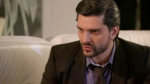 Plutarco convence a Adriano para que readmita a Rebeca Plutarco convence a Adriano para que readmita a Rebeca