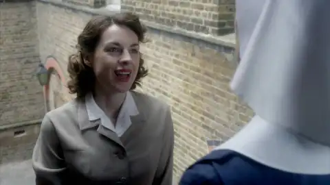 Jenny Lee llega al East End para ejercer de comadrona y descubre que su destino no es un hospital, sino un convento que transformará su vida Jenny Lee llega al East End para ejercer de comadrona y descubre que su destino no es un hospital, sino un convento que transformará su vida