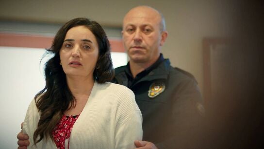 La policía se lleva a Sengül detenida 