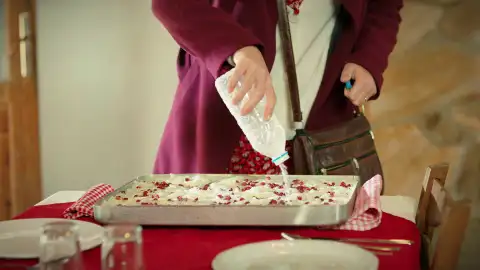 Sengül echa laxante en uno de los postres de Gönul Sengül echa laxante en uno de los postres de Gönul