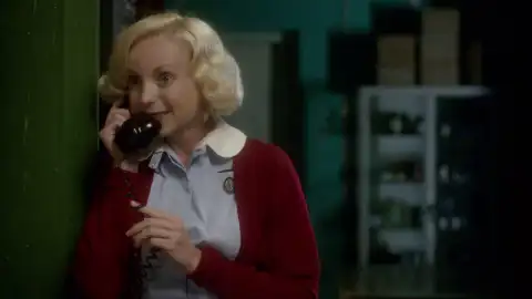 Trixie tiene una cita con un famoso presentador Trixie tiene una cita con un famoso presentador