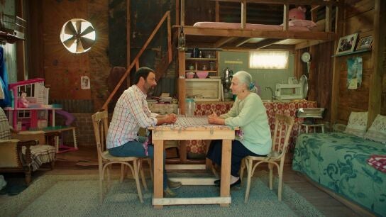 La se&ntilde;ora Sevgi irrumpe en la vida de los Eren con un secreto oculto... &iquest;de qu&eacute; se trata?