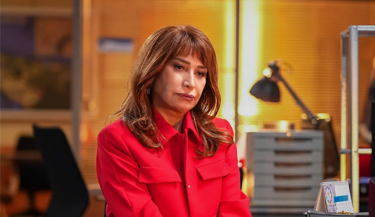 Filiz es la madre de Karsu y vive atormentada por la desaparición de su nieto Kuzey