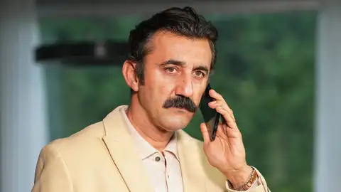 Reha Özkan, el marido infiel y controlador que persigue a Karsu hasta Estambul Reha Özkan , el marido infiel y controlador que persigue a Karsu hasta Estambul