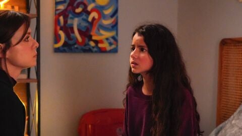 Tilsim con su madre Karsu