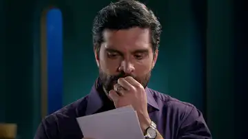 Plutarco descubre que Juan Carlos sigue vivo y está dispuesto a deshacerse de él y de Helena para que impedir que estén juntos Plutarco descubre que Juan Carlos sigue vivo y está dispuesto a deshacerse de él y de Helena para que impedir que estén juntos