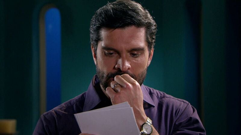 Plutarco descubre que Juan Carlos sigue vivo y está dispuesto a deshacerse de él y de Helena para que impedir que estén juntos