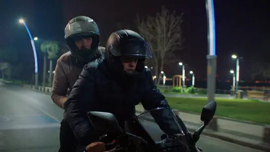 Sarp tiende una trampa a Ömer Sarp tiende una trampa a Ömer