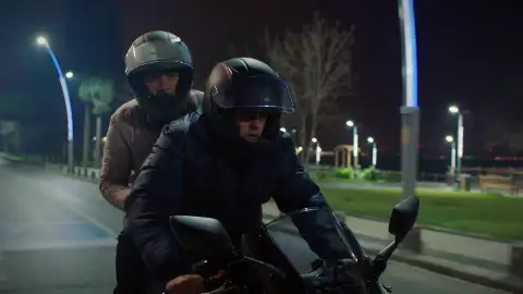Sarp tiende una trampa a Ömer Sarp tiende una trampa a Ömer