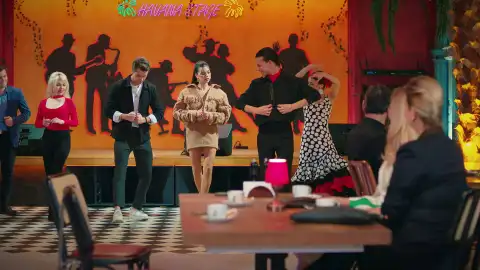 Doruk y Yasmin pasan una velada muy divertida bailando flamenco Doruk y Yasmin pasan una velada muy divertida bailando flamenco