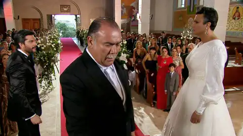 Plutarco tacha a Juan Carlos de delincuente en la iglesia Plutarco tacha a Juan Carlos de delincuente en la iglesia