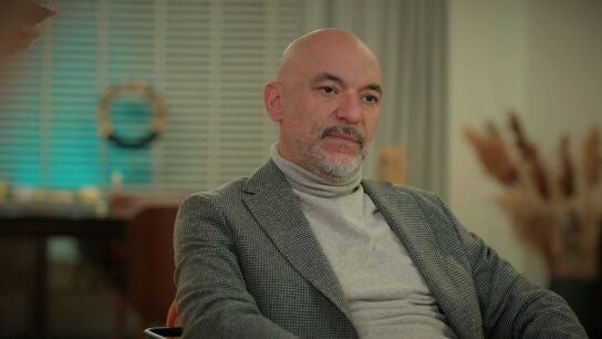 Ahmet comunica a su familia una importante decisión