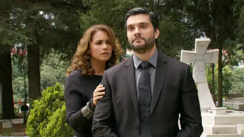 Fallece Adriano y Plutarco consigue limar asperezas con Helena Fallece Adriano y Plutarco consigue limar asperezas con Helena