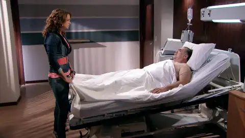 Helena le confiesa a Adriano su gran secreto Helena le confiesa a Adriano su gran secreto