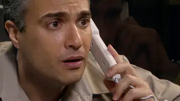 Juan Carlos se derrumba en prisión tras descubrir que será padre y que Helena prepara su boda con Plutarco Juan Carlos se derrumba en prisión tras descubrir que será padre y que Helena prepara su boda con Plutarco