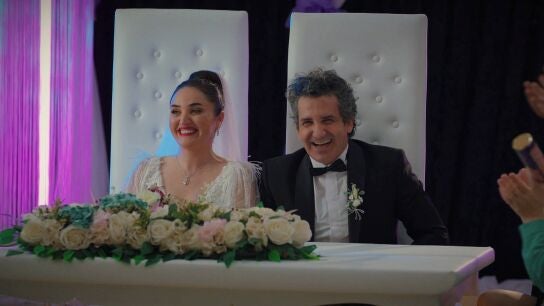 Orhan y Sengül se vuelven a casar en una romántia boda 