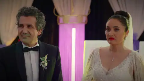 Sengül y Orhan se vuelven a casar en una romantica boda... pero Gönül llega a tiempo para arruinar el banquete Sengül y Orhan se vuelven a casar en una romantica boda... pero Gönül llega a tiempo para arruinar el banquete
