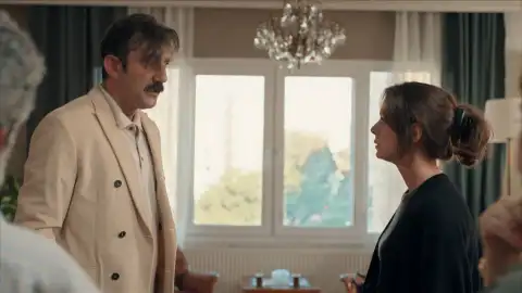 Reha sospecha que Karsu tiene un amante Reha sospecha que Karsu tiene un amante