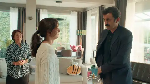 Karsu le pide a su marido que le ayude a recuperar a Kuzey Karsu le pide a su marido que le ayude a recuperar a Kuzey