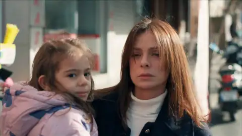 Karsu lucha por sacar adelante a sus hijos sin la ayuda de su marido Reha Karsu lucha por sacar adelante a sus hijos sin la ayuda de su marido Reha