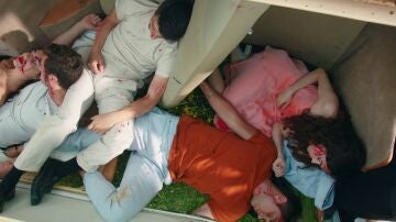 Un trágico accidente marca un antes y un después en la historia de los Eren: ¡Ahmet y Suzan se precipitan por un barranco el día de su boda!