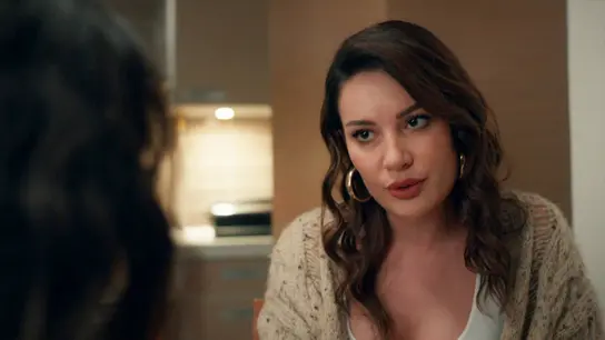 Hande le revela a Tilsim el secreto de Filiz e Irmak Hande le revela a Tilsim el secreto de Filiz e Irmak
