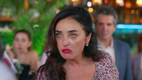 Şeng&uuml;l irrumpe borracha en la fiesta del colegio Ataman y destapa todos los secretos: &iexcl;acusa a Şevval de provocar la muerte de Ahmet!