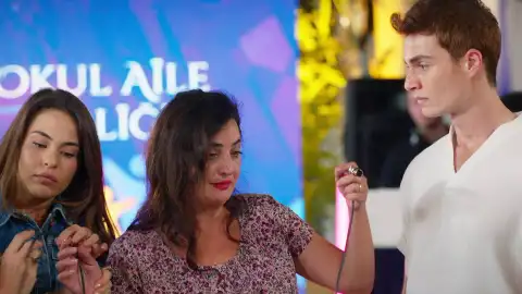 Elif descubre que Bert es su hermano biológico Elif descubre que Bert es su hermano biológico