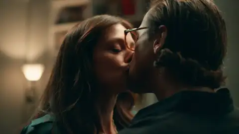 Karsu y Atilla acaban pasando una noche de pasión  Karsu y Atilla acaban pasando una noche de pasión