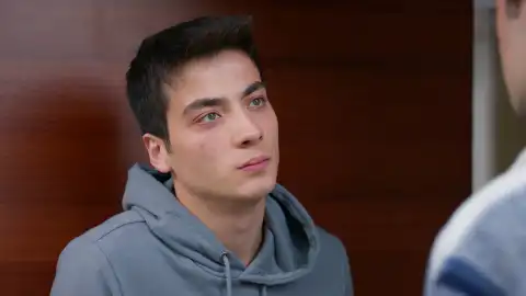 Ömer le pide a su hermano Sarp que cambie su declaración contra Asiye  Ömer le pide a su hermano Sarp que cambie su declaración contra Asiye