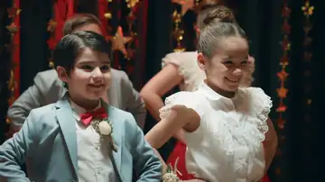 El pequeño Deniz se gana una ovación con su baile... una noche mágica que nadie olvidará El pequeño Deniz se gana una ovación con su baile... una noche mágica que nadie olvidará