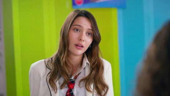Lydia cambia de estrategia para acercarse de nuevo a &Ouml;mer y finge estar enamorada de Sarp