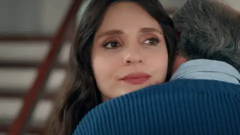 Irmak regresa a casa con su marido Adnan Irmak regresa a casa con su marido Adnan