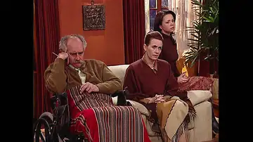 Gabriela reniega de su hija tras su boda secreta con Óscar y la expulsa de la hacienda Elizondo Gabriela reniega de su hija tras su boda secreta con Óscar y la expulsa de la hacienda Elizondo