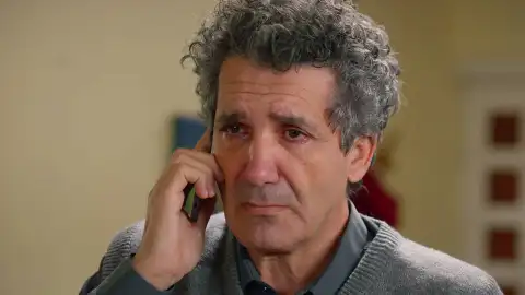 Orhan recibe una trágica noticia: su mujer Sengül ha fallecido Orhan recibe una trágica noticia: su mujer Sengül ha fallecido