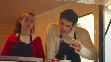 Asiye y Ayaz acaban en el calabozo tras defender a una mujer en plena calle Asiye y Ayaz acaban en el calabozo tras defender a una mujer en plena calle