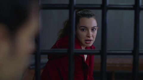 Ayaz y Asiye terminan en el calabozo