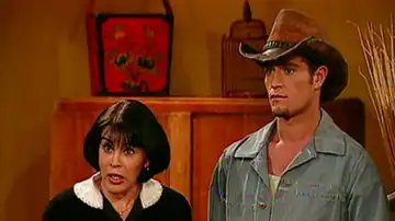 Tras la muerte de doña Eduvina, Franco vive una auténtica pesadilla en la hacienda Trueba por culpa de Malcolm Tras la muerte de doña Eduvina, Franco vive una auténtica pesadilla en la hacienda Trueba por culpa de Malcolm