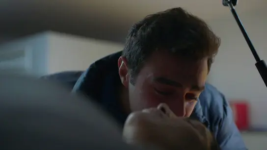Ömer llora desconsoladamente tras la muerte de Suzan Ömer llora desconsoladamente tras la muerte de Suzan
