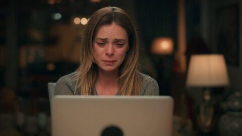 El mensaje que Atilla envía a Deniz y que hace llorar a Karsu